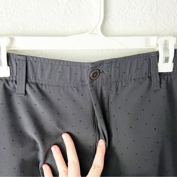 Under Armour Shorts Men's 38 Black Gray Polka Dot Flat Front Stretch Summer - Picture 5 of 10